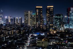 Will the highest temperature in Jakarta be 30°C on April 28?