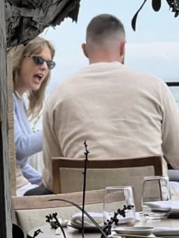 Taylor Swift + Travis Kelce break up before May?