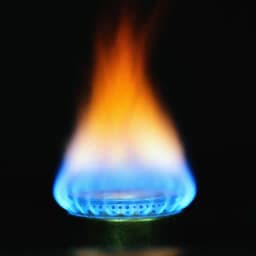Will the price of natural gas close at $7.00 or more on April 29, 2022?
