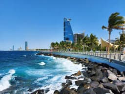 Will the highest temperature in Jeddah be 33°C on May 12?