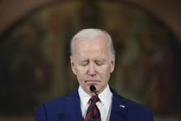 Biden closes eyes for 3+ seconds during the debate?