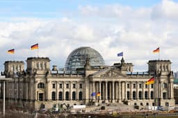 Will the CDU/CSU win 35-40% of the vote in the German election?