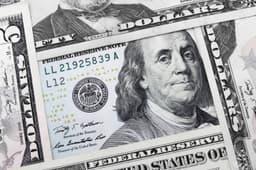 Will the U.S. collect between $200b and $500b in revenue in 2025?