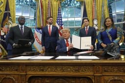 Will Trump say "AI" or "Artificial Intelligence" during Rwanda and Congo events on December 4?