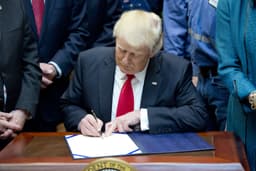 Who will attend US-Iran signing ceremony?
