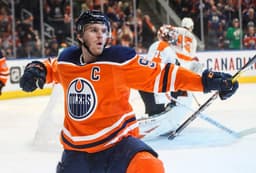 Will Connor McDavid score 1+ goals against the Stars?