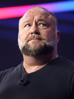 Will Donald Trump publicly insult Alex Jones by April 30, 2026?