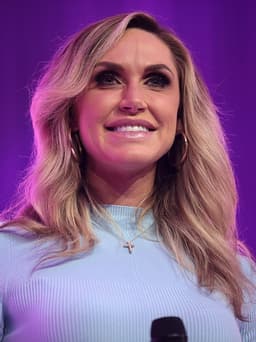 Will Lara Trump perform the star spangled banner at Trump's inauguration?
