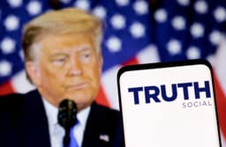 Will Trump post "Comrade Kamala" 3 or more times on final night of DNC?