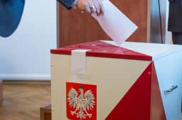 Will voter turnout in the 2025 Polish presidential election be less than 62%?
