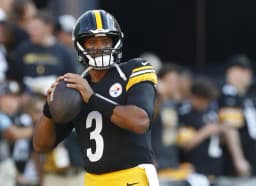 Will Russell Wilson not sign with a team?