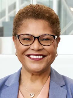 Will Karen Bass finish first in the first round of the 2026 Los Angeles mayoral election?