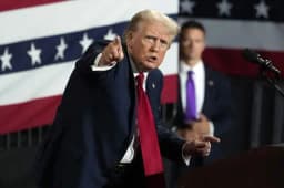 Will Trump say "Border" 30 or more times during New Mexico rally on October 31?