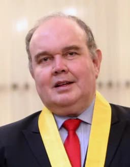 Will Rafael López Aliaga win the first round of the 2026 Peruvian presidential elections by between 5% and 10%?