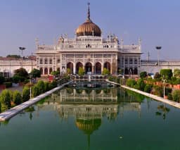 Will the highest temperature in Lucknow be 43°C on April 15?