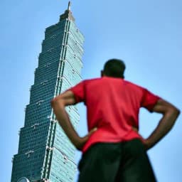 Will Alex Honnold free solo Taipei 101 in over 2 hours and 30 minutes?