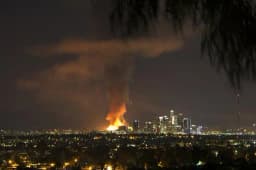 Will LA wildfires burn 80k or more acres by Sunday?