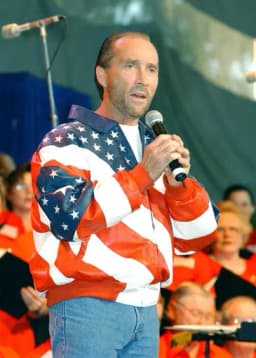 Will Lee Greenwood perform the star spangled banner at Trump's inauguration?