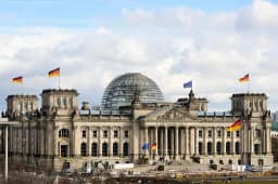 Will the CDU/CSU win over 40% of the vote in the German election?