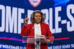 Will Winsome Earle-Sears win the Virginia Governor Election in 2025