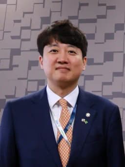 Will Lee Jun-seok win more than 14% of the vote in the South Korea election?