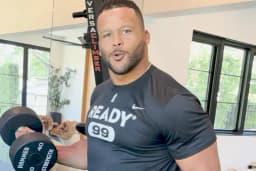 Pro Football: Aaron Donald to sign with any team before 2026-27 Regular Season?