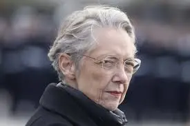 Will Élisabeth Borne advance to the second round of the next French presidential election?