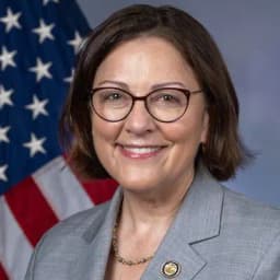 Will Suzan DelBene advance to the general election for WA-01?