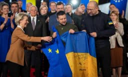 Will Ukraine sign an EU accession treaty by December 31, 2027?