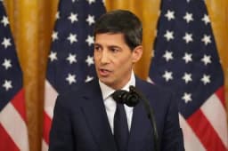 Will Donald Trump publicly insult Kevin Warsh by July 31, 2026?