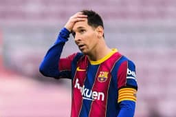 Will Messi sign a contract to stay with FC Barcelona by September 1?