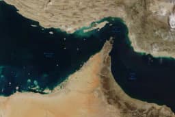 Will 40 ships transit the Strait of Hormuz on any day by April 30?